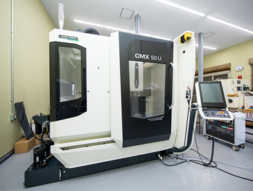 5軸制御マシンニングセンタ DMG MORI CMX50U